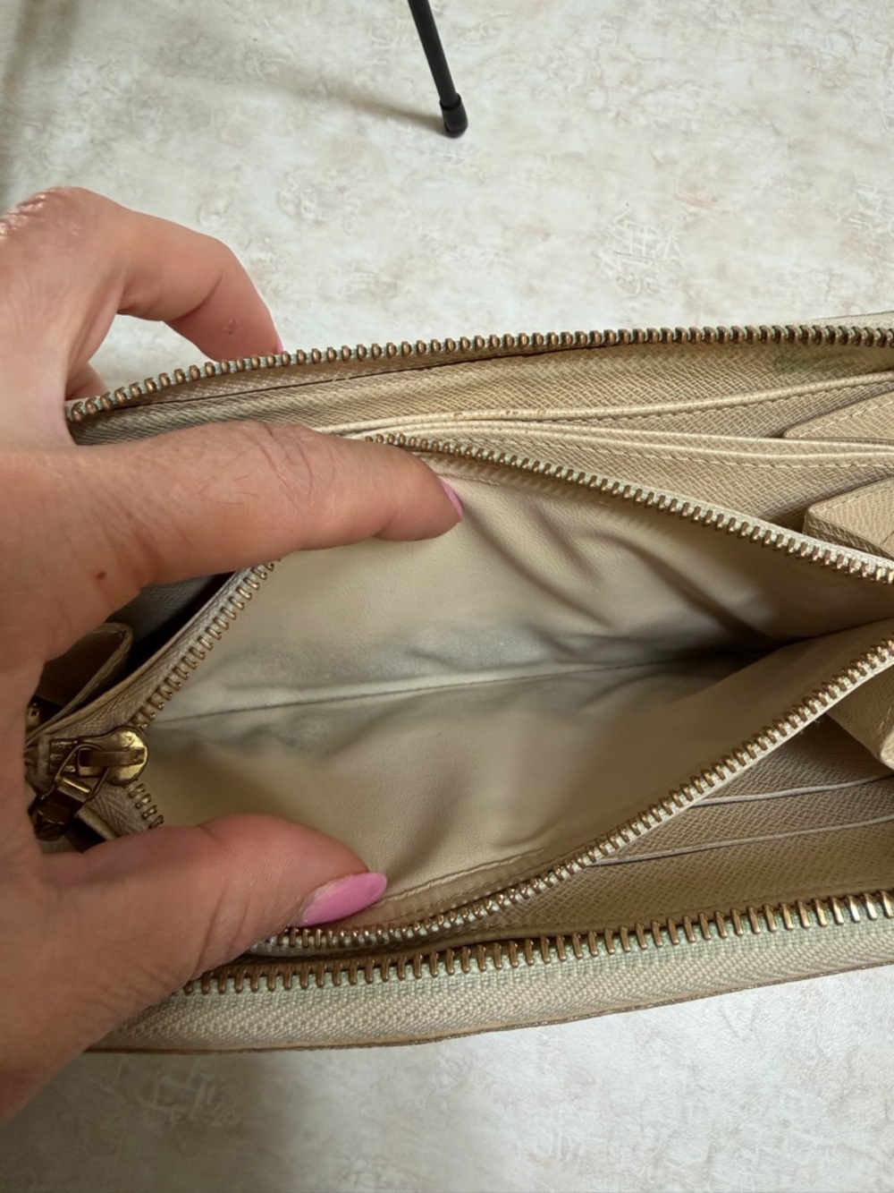 Louis Vuitton Zippy Wallet in Damier Azur Cream and Blue - Picture 12 of 17